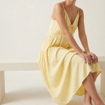 Summer hot girl pleated dress — lifestyle