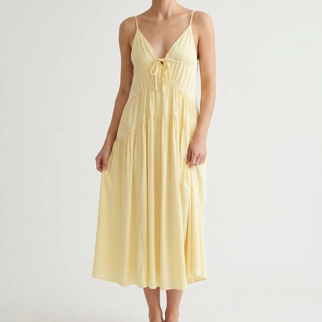 Summer hot girl pleated dress — lifestyle