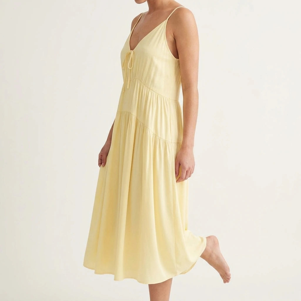 Summer hot girl pleated dress — lifestyle
