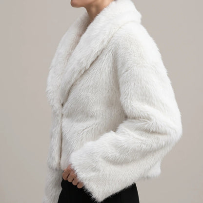 Street faux fur coat for autumn — lifestyle_lead