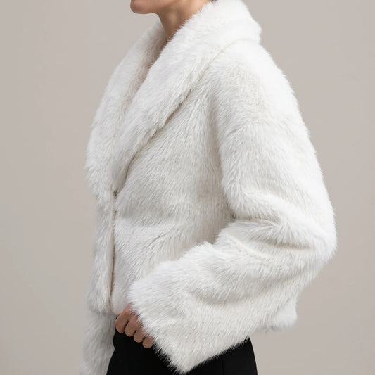 Street faux fur coat for autumn — lifestyle_lead